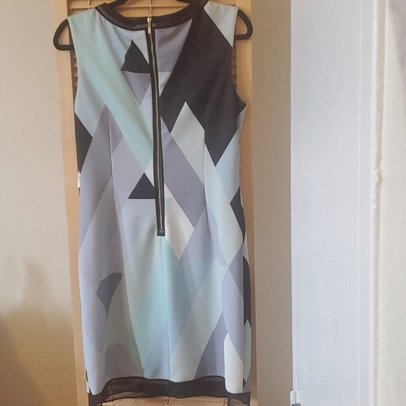 TAHARI - Picture 2 of 2